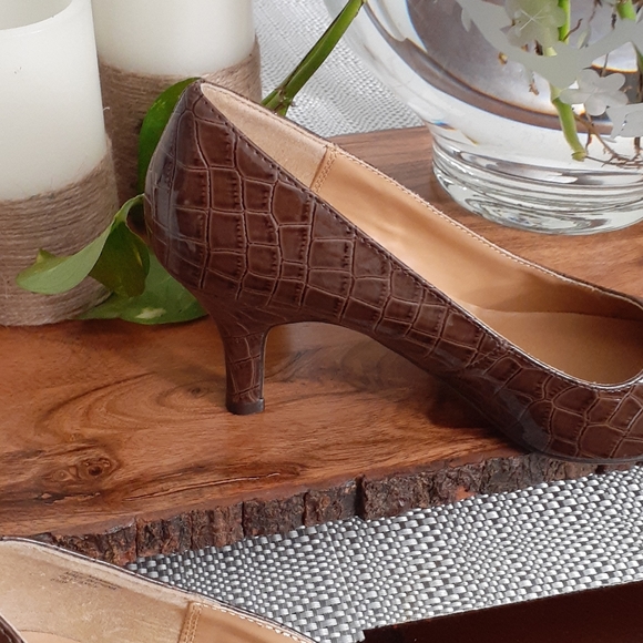 Shoes - Picture 4 of 5